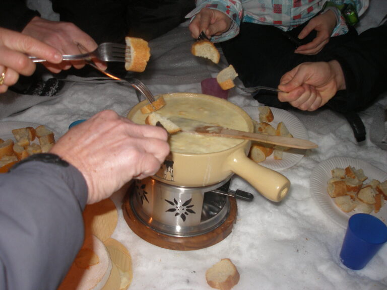 SOIREE INSOLITE AVEC FONDUE DANS UN IGLOO