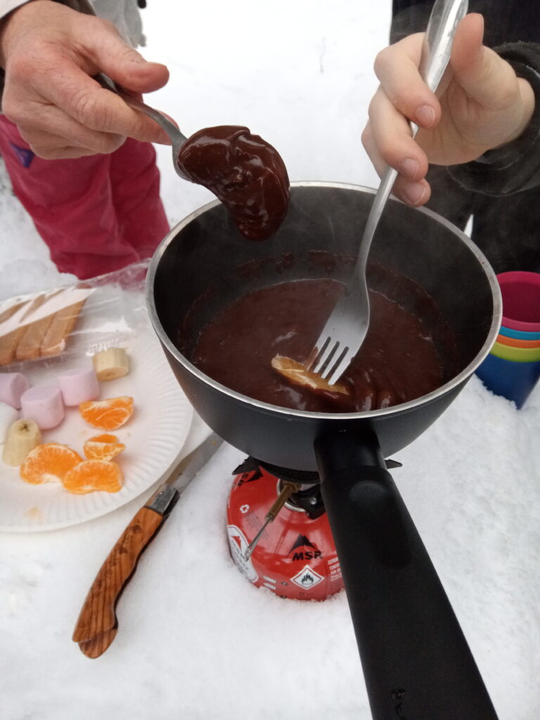 Raquette en famille et fondue chocolat